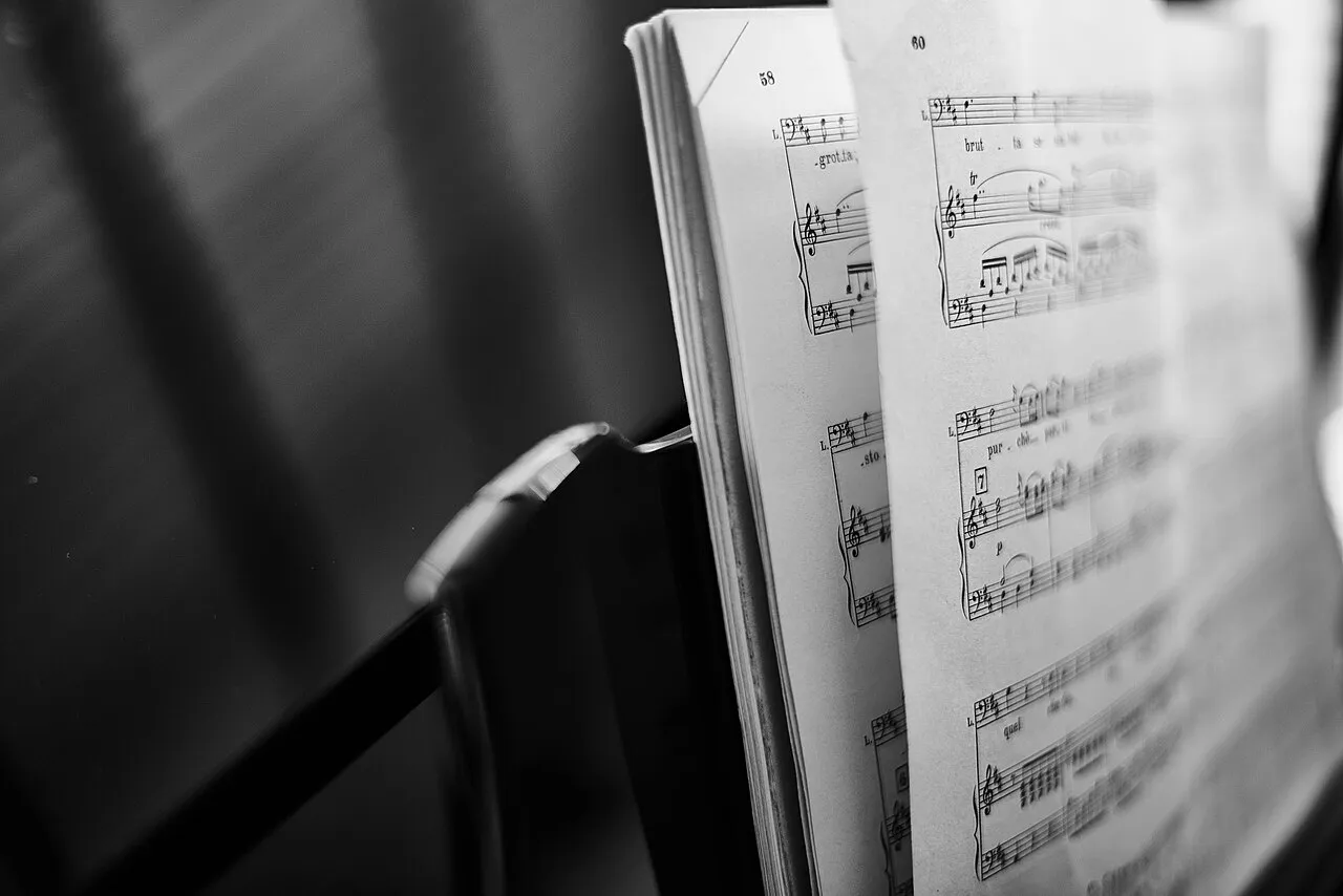 Partitura sobre el atril (foto de muestra)
